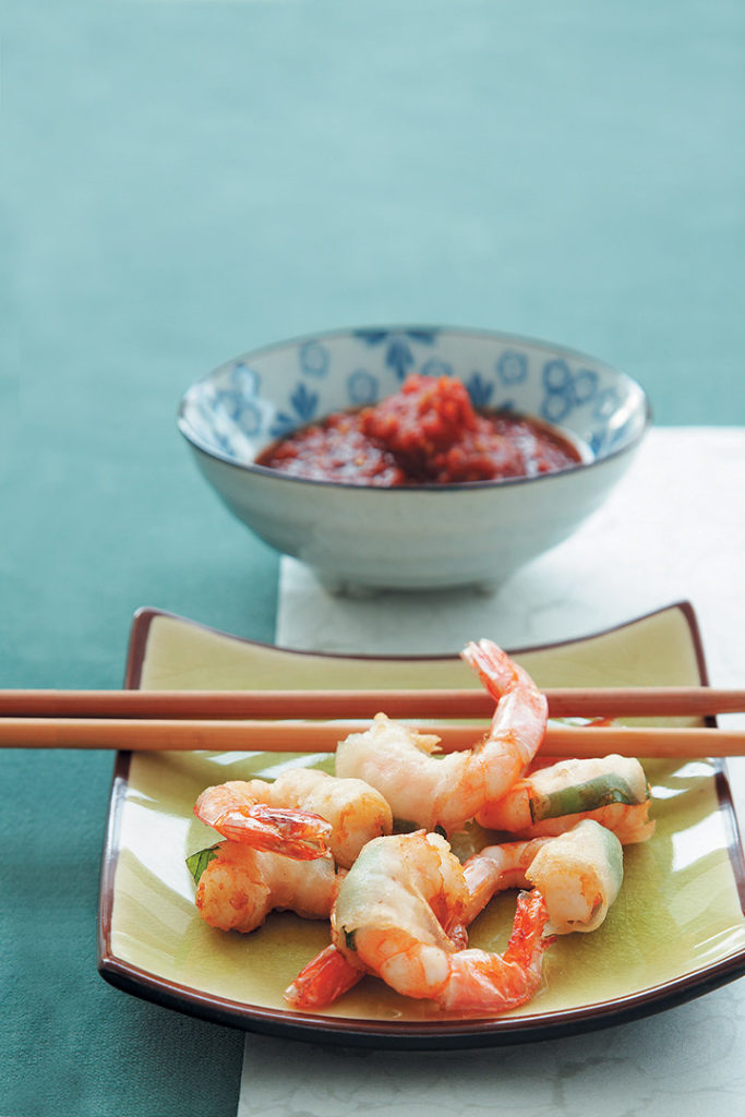 Steamed prawns wrapped in spring roll pastry recipe