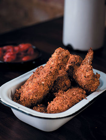 Fried chicken with spicy tomato dipping sauce