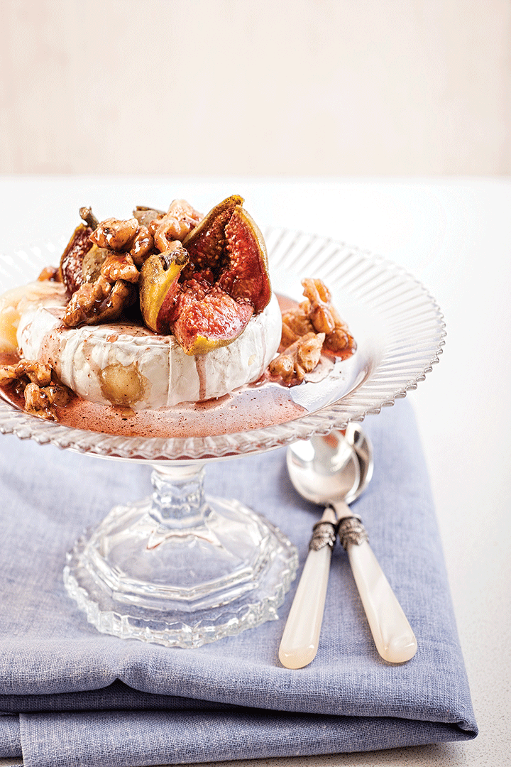 Spiced, roasted figs with Camembert and walnuts recipe