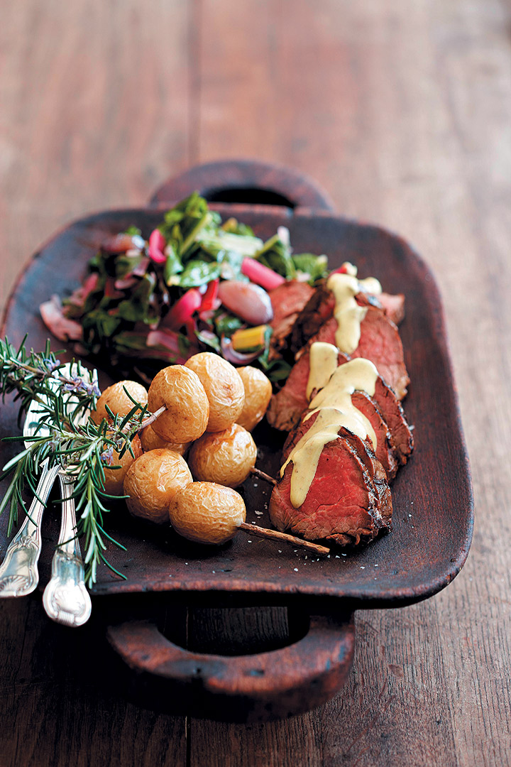 Pan-fried fillet of beef with a creamy horseradish sauce recipe