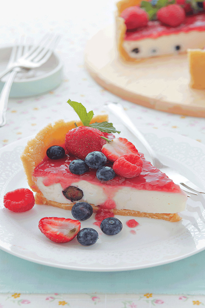 Mixed berry and sour cream no-bake cheesecake recipe