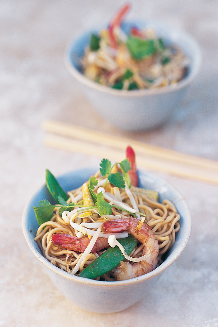 Prawn and noodle stir-fry with ginger, lime and ban sprouts recipe