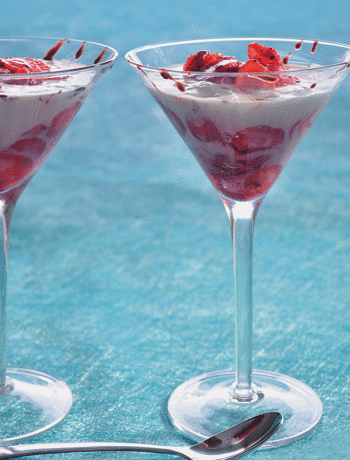 Strawberry, yoghurt and chocolate dessert recipe