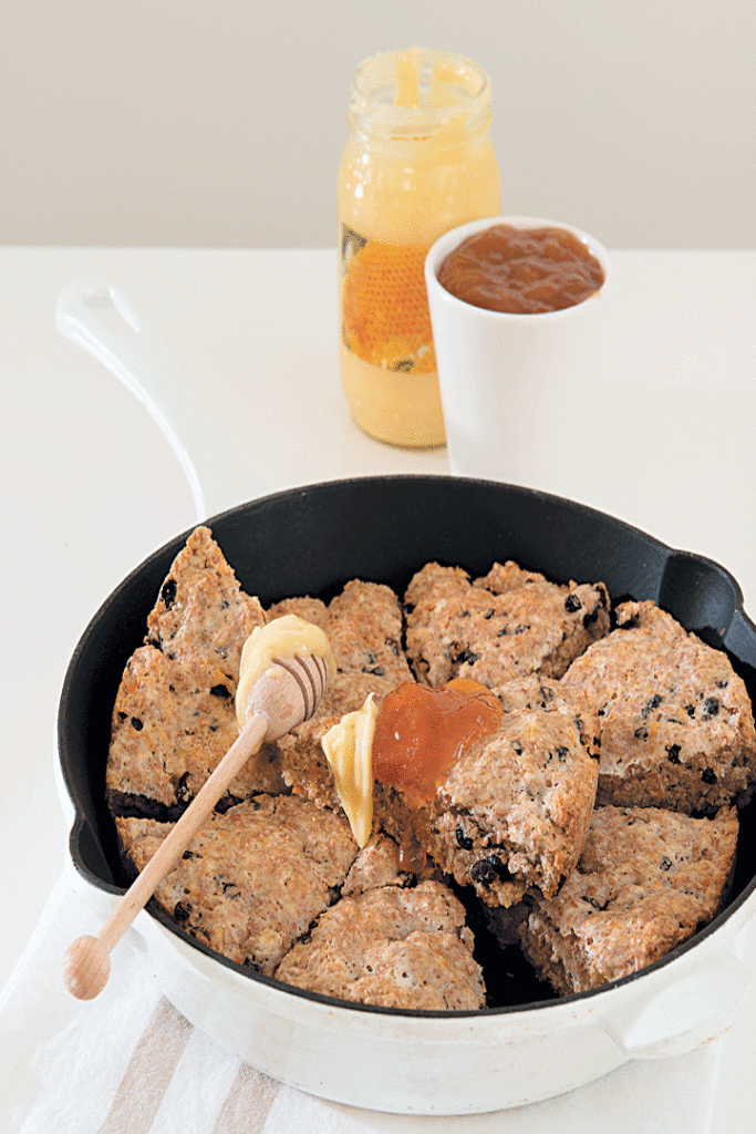 Healthy wholemeal scones with orange, honey and currants recipe