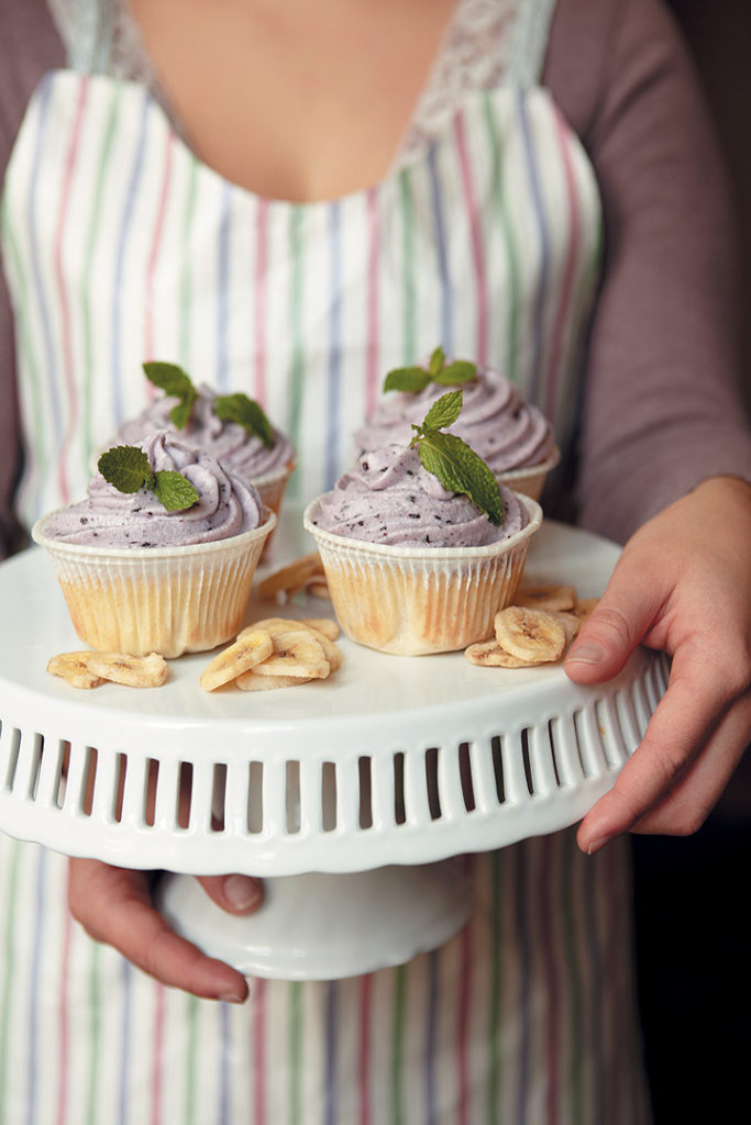 Banana and vanilla cupcakes with blueberry icing recipe