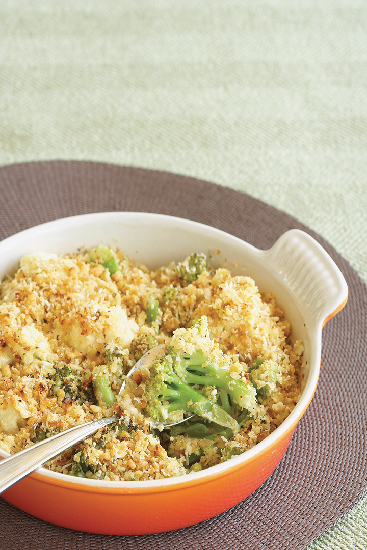 Broccoli and cauliflower gratin with mustard-cheese crumble recipe