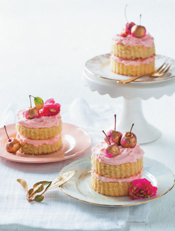 Vanilla and rose mini cakes recipe