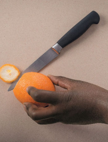 Peel an orange in 3 easy steps