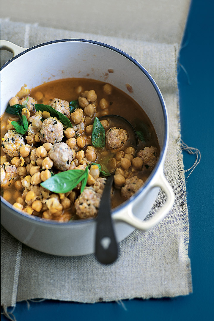 Chickpea soup with basil meatballs recipe