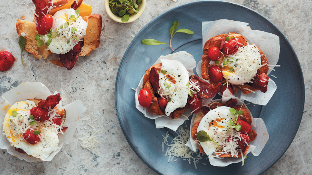 Poached eggs and bacon muffin