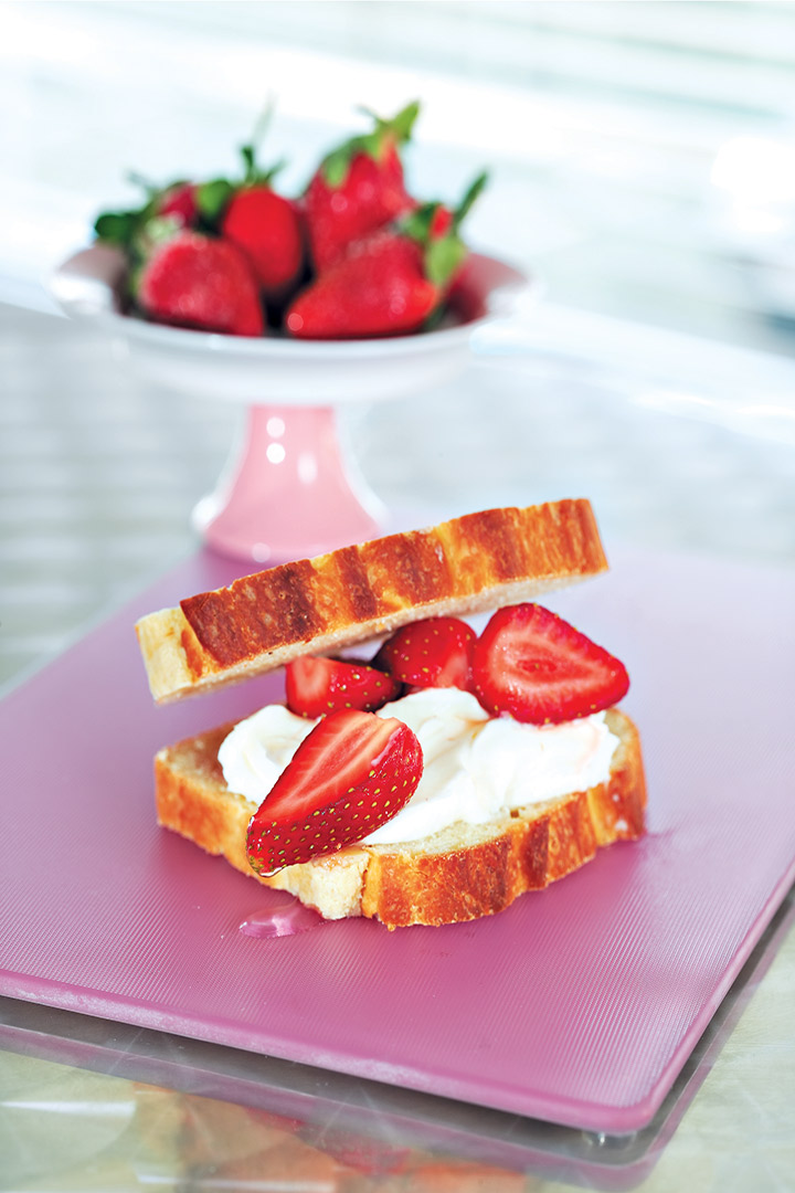 Brioche and strawberry sandwich recipe