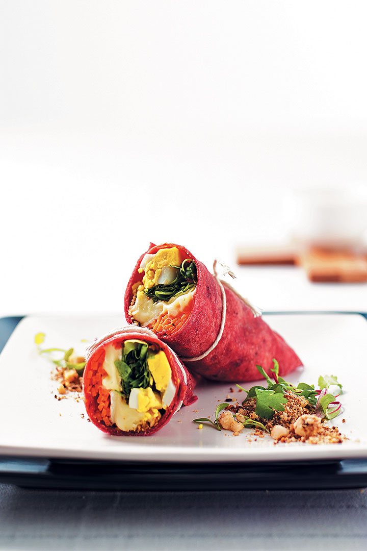 Beetroot wraps with goat’s cheese, dukkah, carrots and boiled eggs recipe
