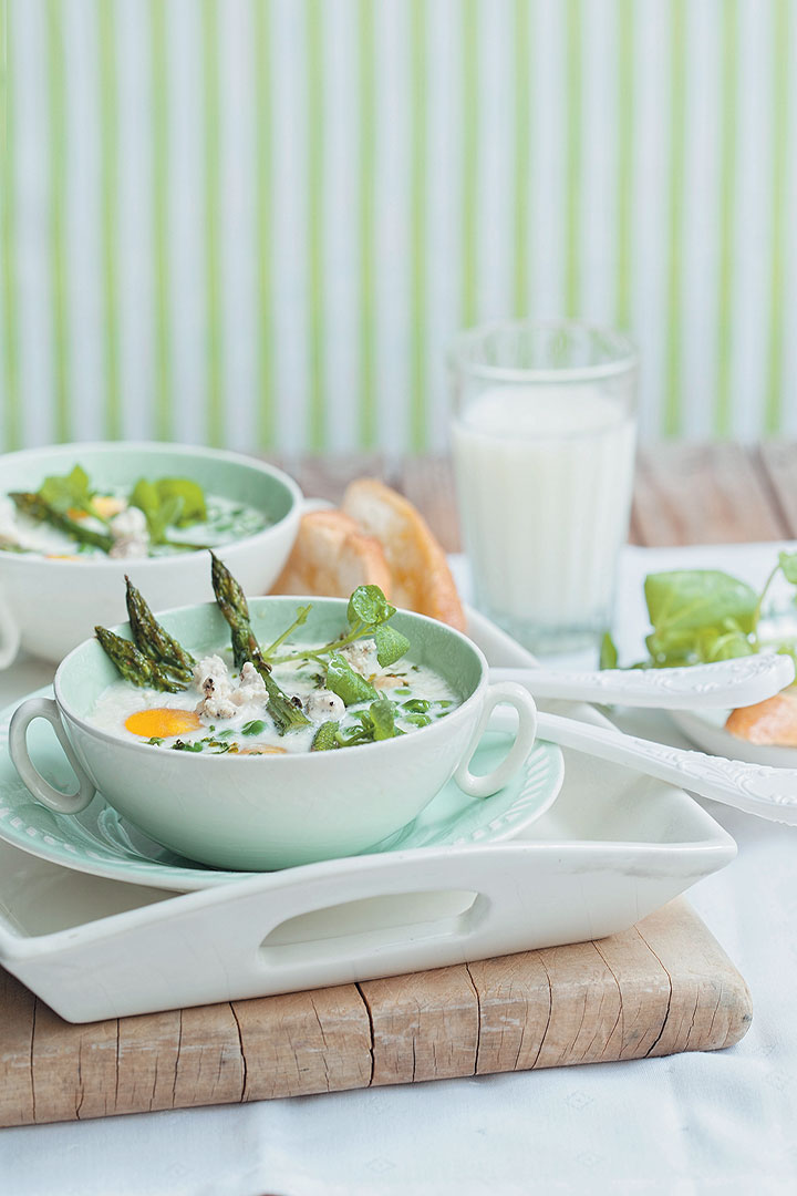 Eggs, asparagus and peas baked in cream recipe