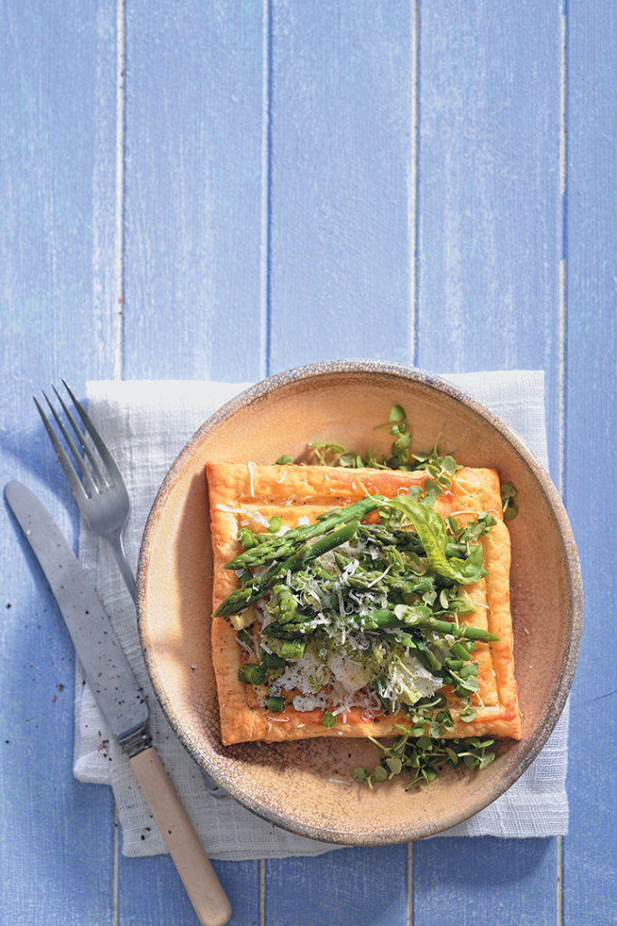 Goat’s cheese and asparagus puff pastry tarts recipe