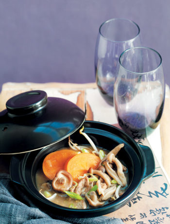 Persimmon and pork hot and sour soup recipe