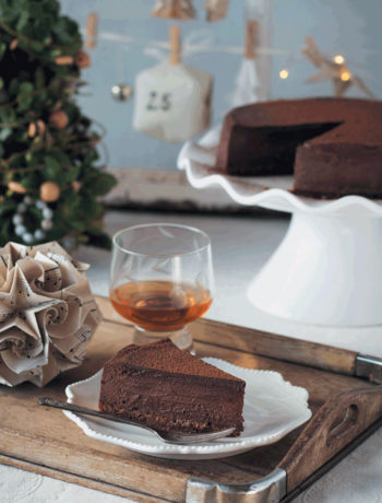 Spiced chocolate cheesecake with Christmas cake crust recipe