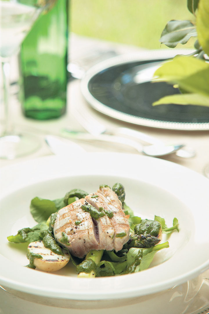 Tuna with grilled asparagus and roasted garlic and parsley dressing recipe