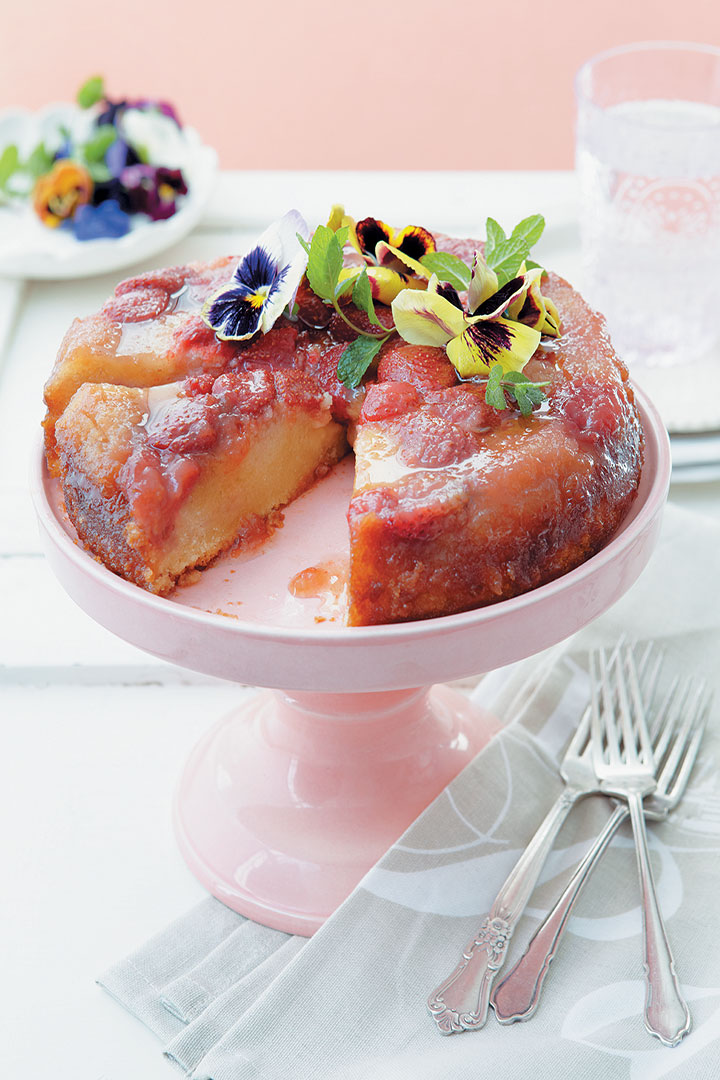 Upside-down strawberry cake recipe
