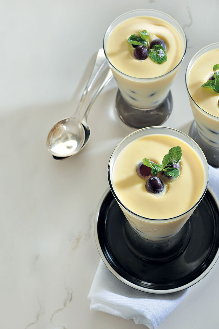 White chocolate mousse with red grapes recipe