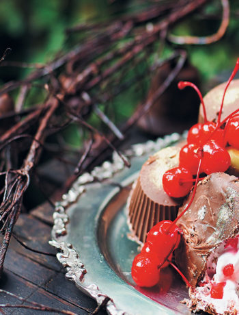 Chocolate meringue and maraschino cherry cups recipe