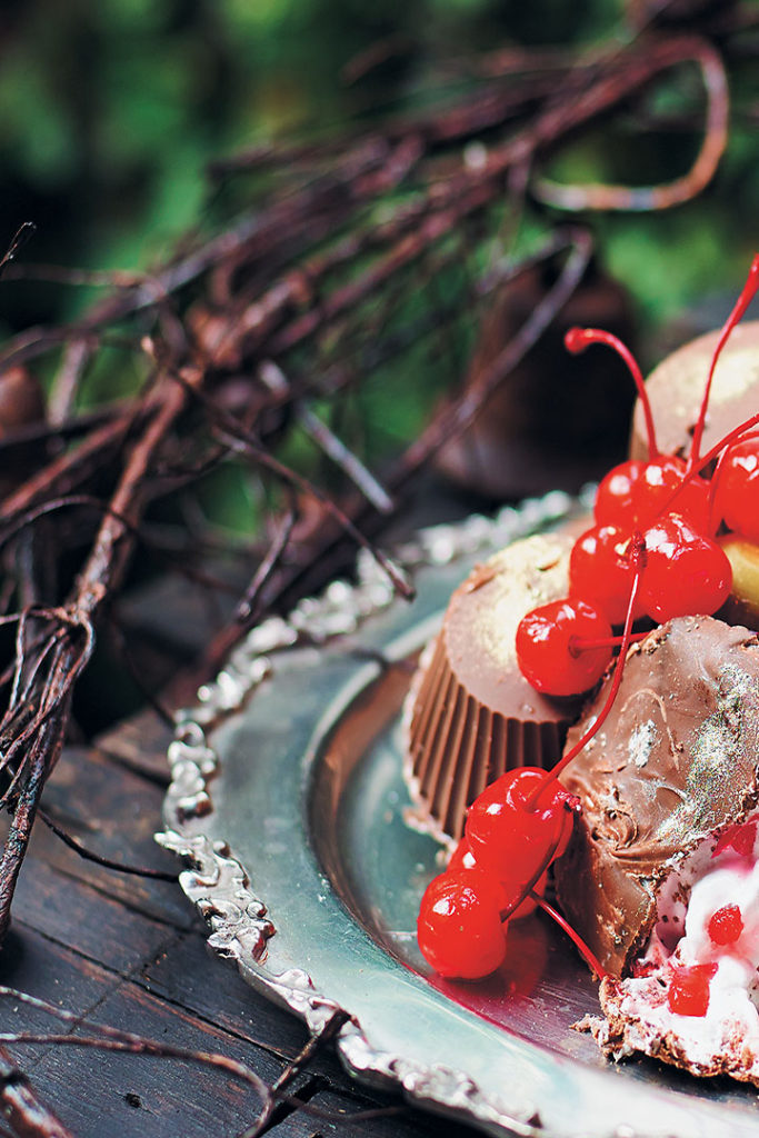 Chocolate meringue and maraschino cherry cups recipe