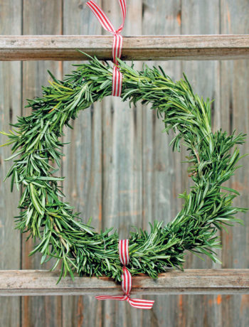 How to make a herbal wreath
