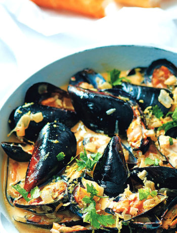 Lemony mussels steamed in white wine and cream recipe