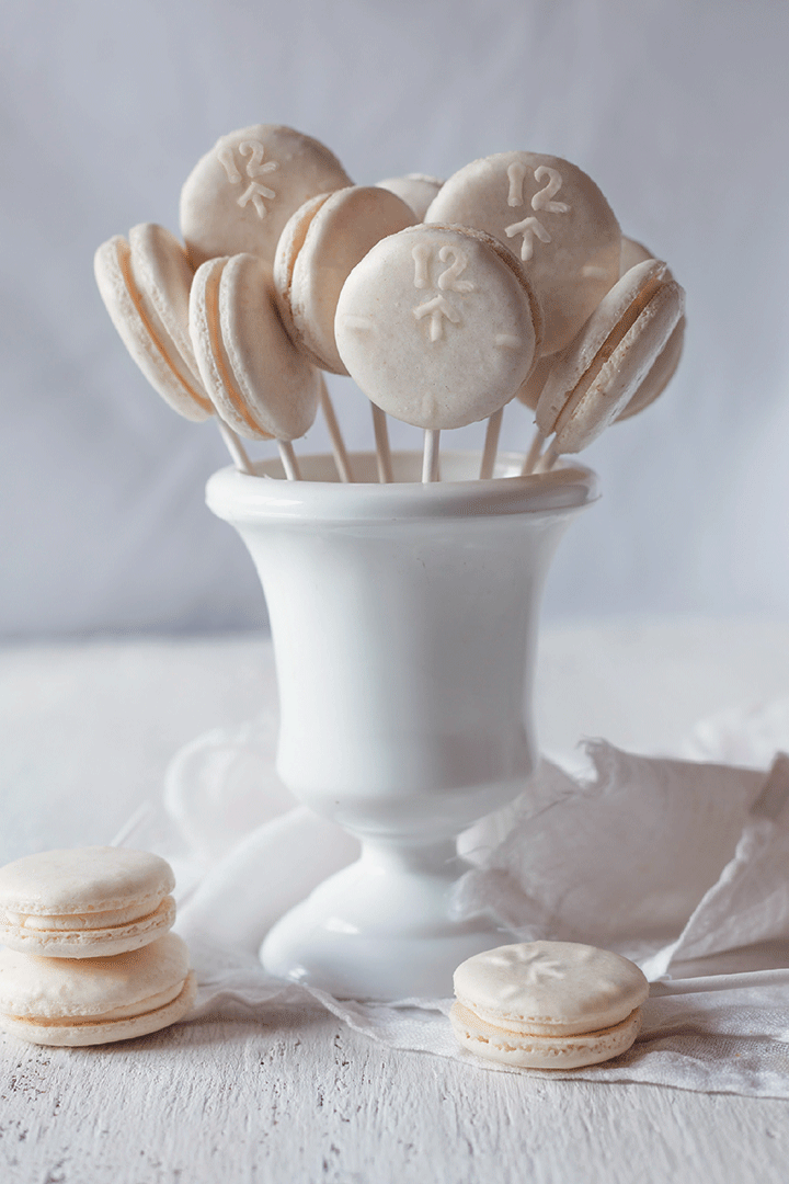 Whipped goat's cheese and fig jam macaron lollies