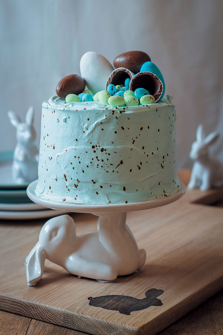 Speckled vanilla cake with marshmallow Easter-egg filling recipe