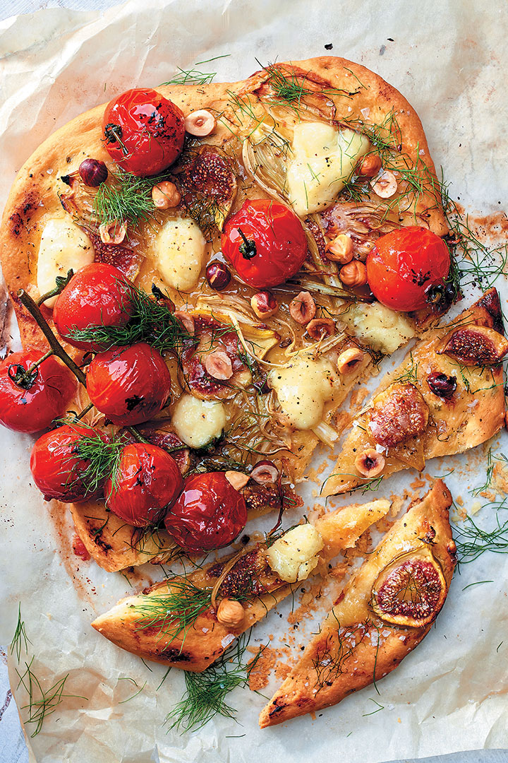 Brioche pizza with fennel bulb, bocconcini, figs and hazelnuts