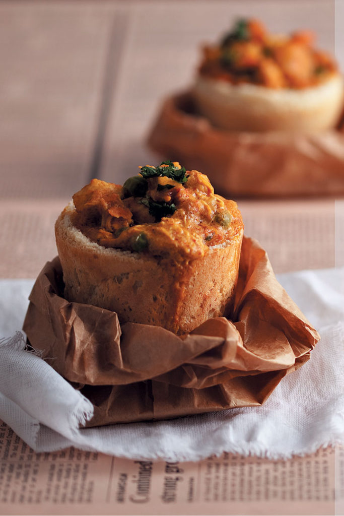 Spiced butter chicken bunny chow