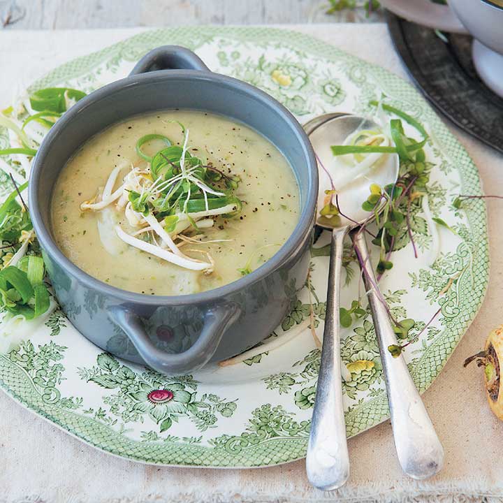 Thai green curried parsnip and coconut soup