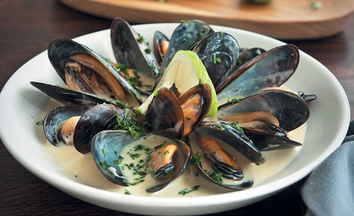 Mussels with creamy white wine sauce