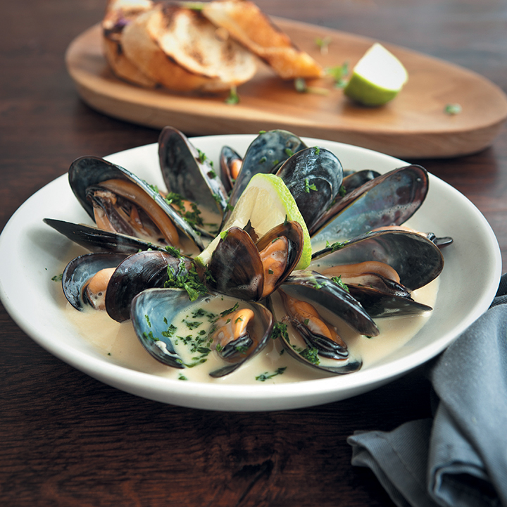 Mussels with creamy white wine sauce