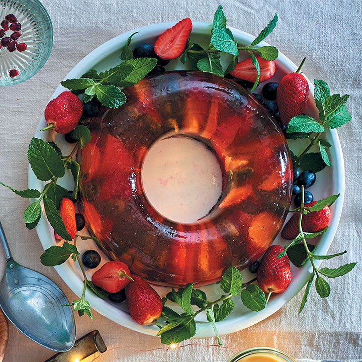 Day-ahead festive strawberry and prosecco jelly