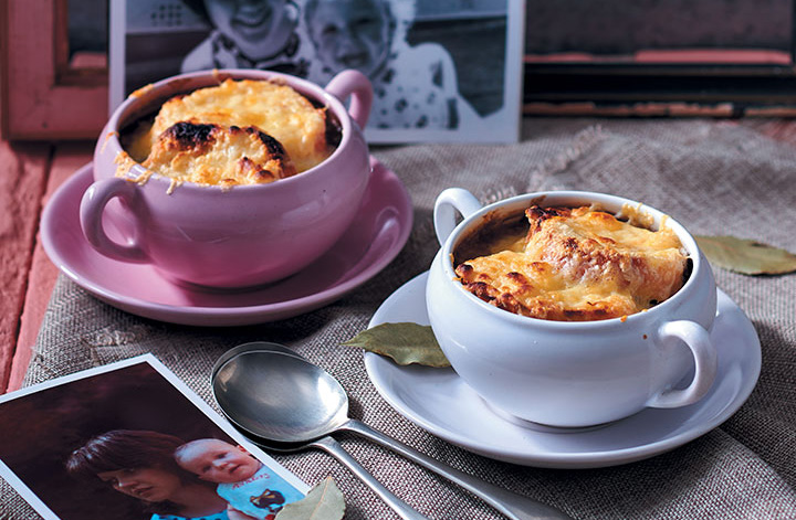Cheesy French onion soup