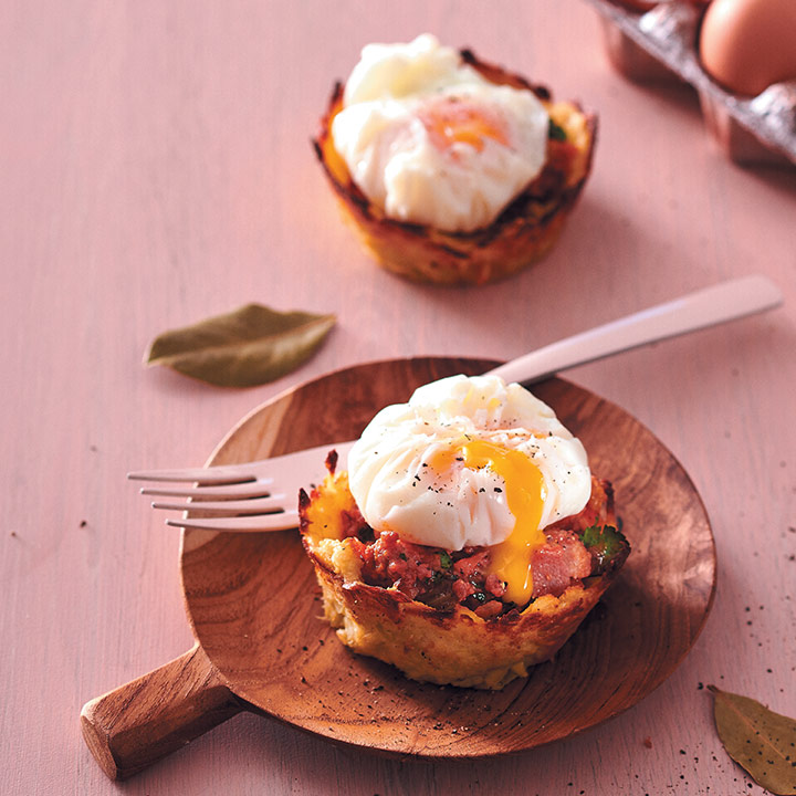 Potato baskets with Bolognese and poached eggs