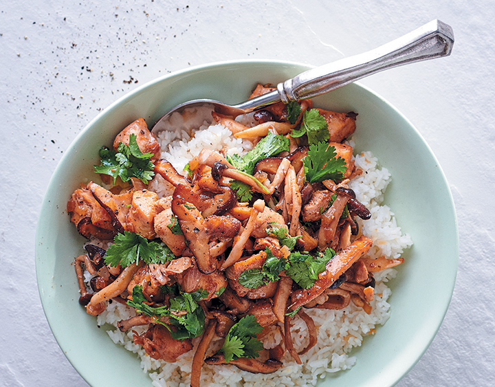 Asian-style chicken and exotic mushrooms with rice