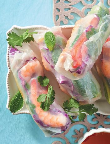 Red cabbage and prawn spring rolls with spicy dipping sauce