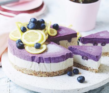 Raw lemon & blueberry ‘cheesecake’