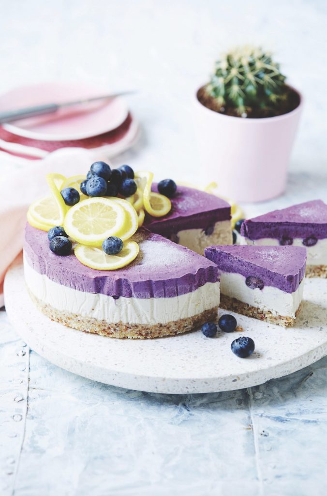 Raw lemon & blueberry ‘cheesecake’