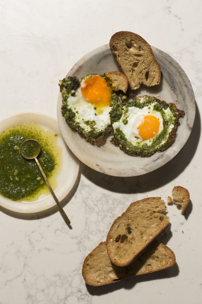 Pesto fried eggs