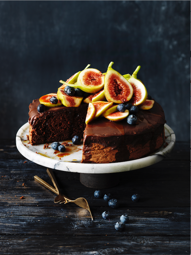 Chocolate milk cake with figs