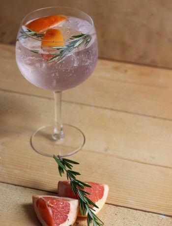 gin and tonic with grapefruit and rosemary