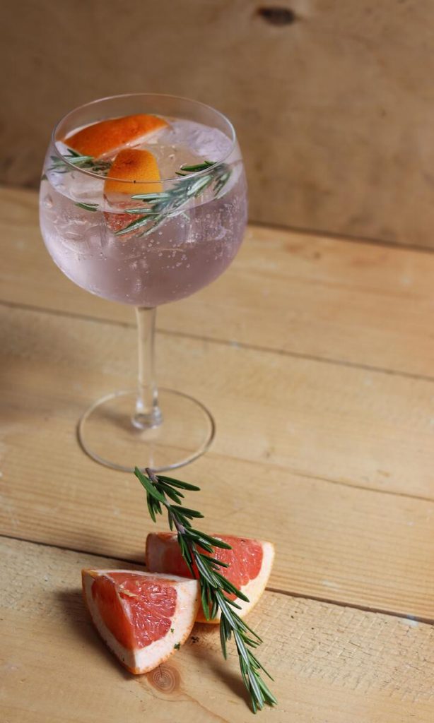 gin and tonic with grapefruit and rosemary