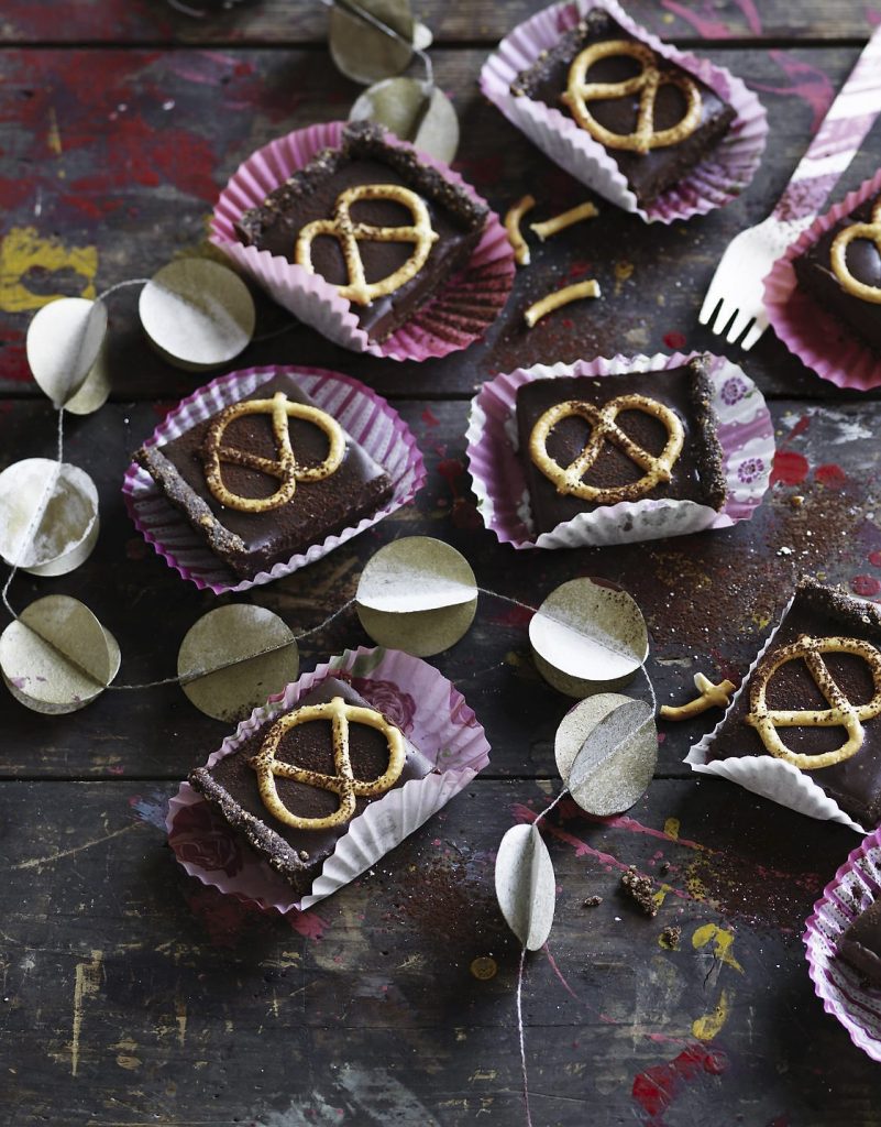 Chocolate and pretzel tart bites