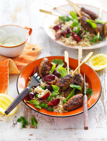 Rooibos and pork skewers with red grape pilaf