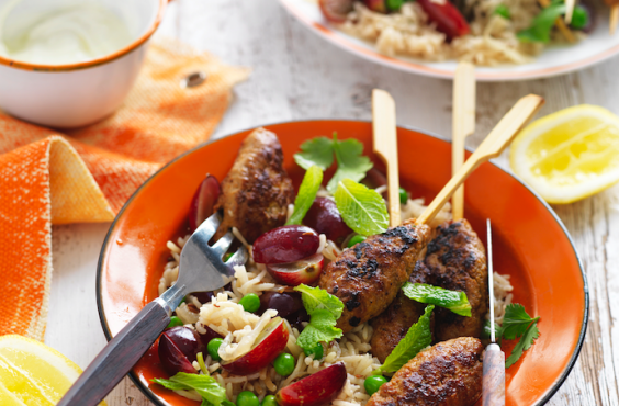 Rooibos and pork skewers with red grape pilaf