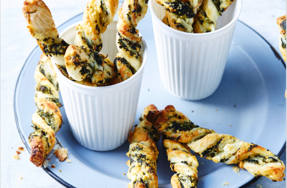 Quick and easy, these Spinach and feta straws are defiantly the prefect snack when entertaining.