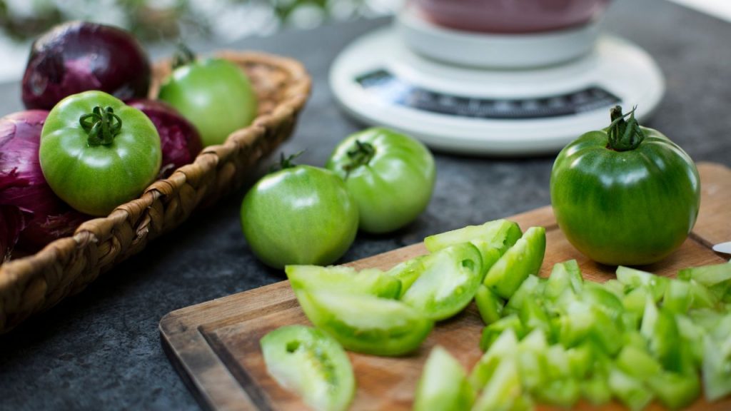 Fresh cut green tomatoes